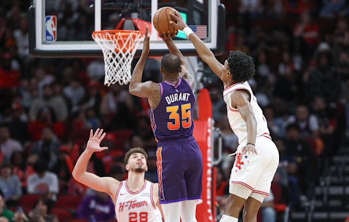 Rockets forward Amen Thompson (1) attempts to block a shot by Phoenix Suns forward Kevin Durant (35) during the second quarter at Toyota Center.